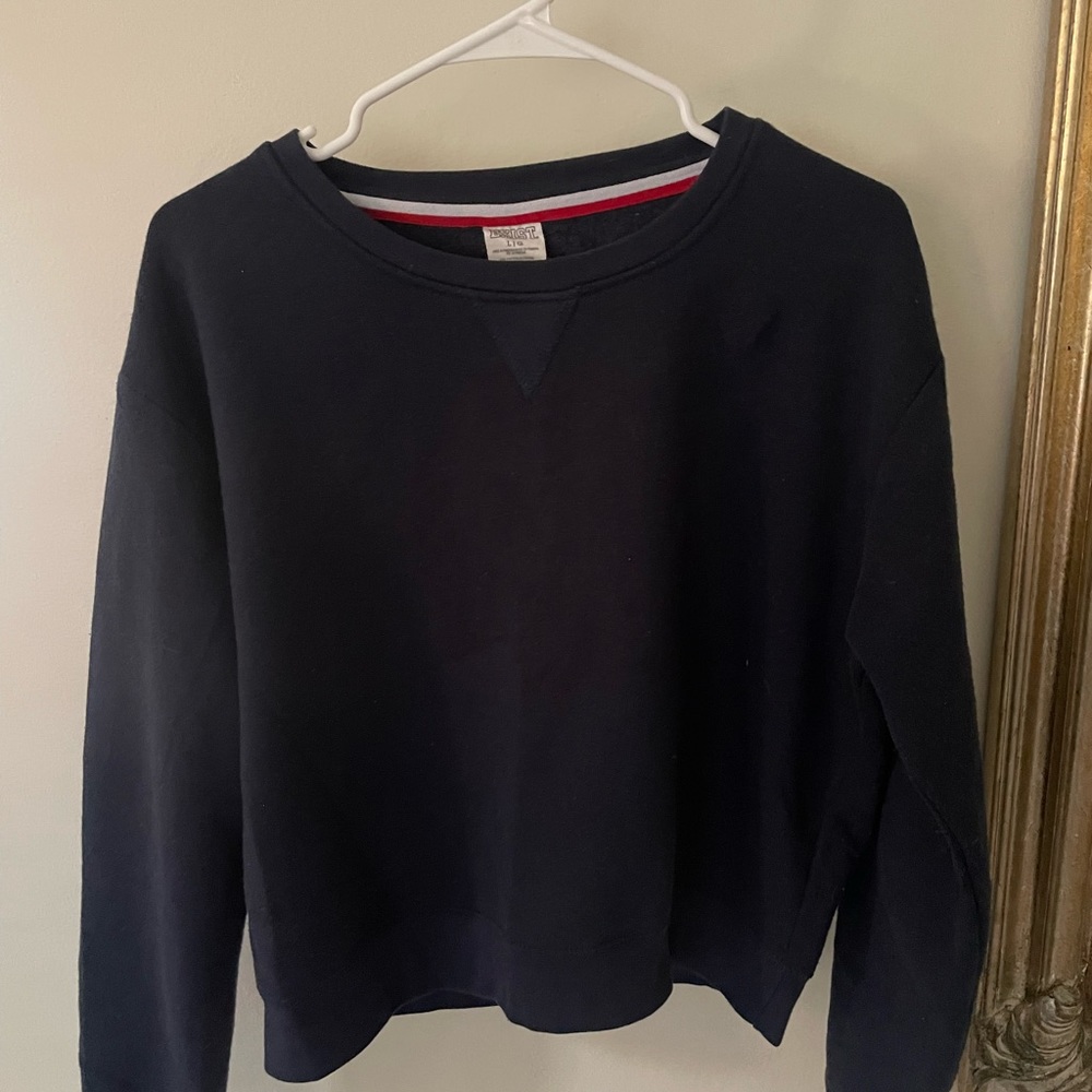 Cropped navy blue crew neck sweatshirt